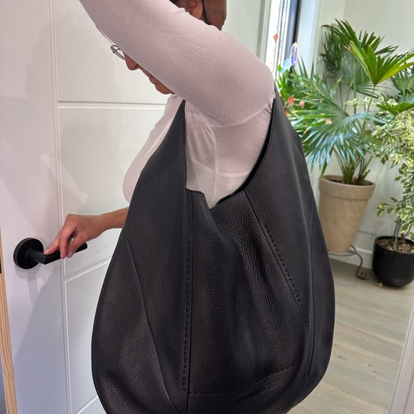 Alexander McQueen Shoulder Bag w/ dust bag (pristine condition) Leather - Picture 5 of 6